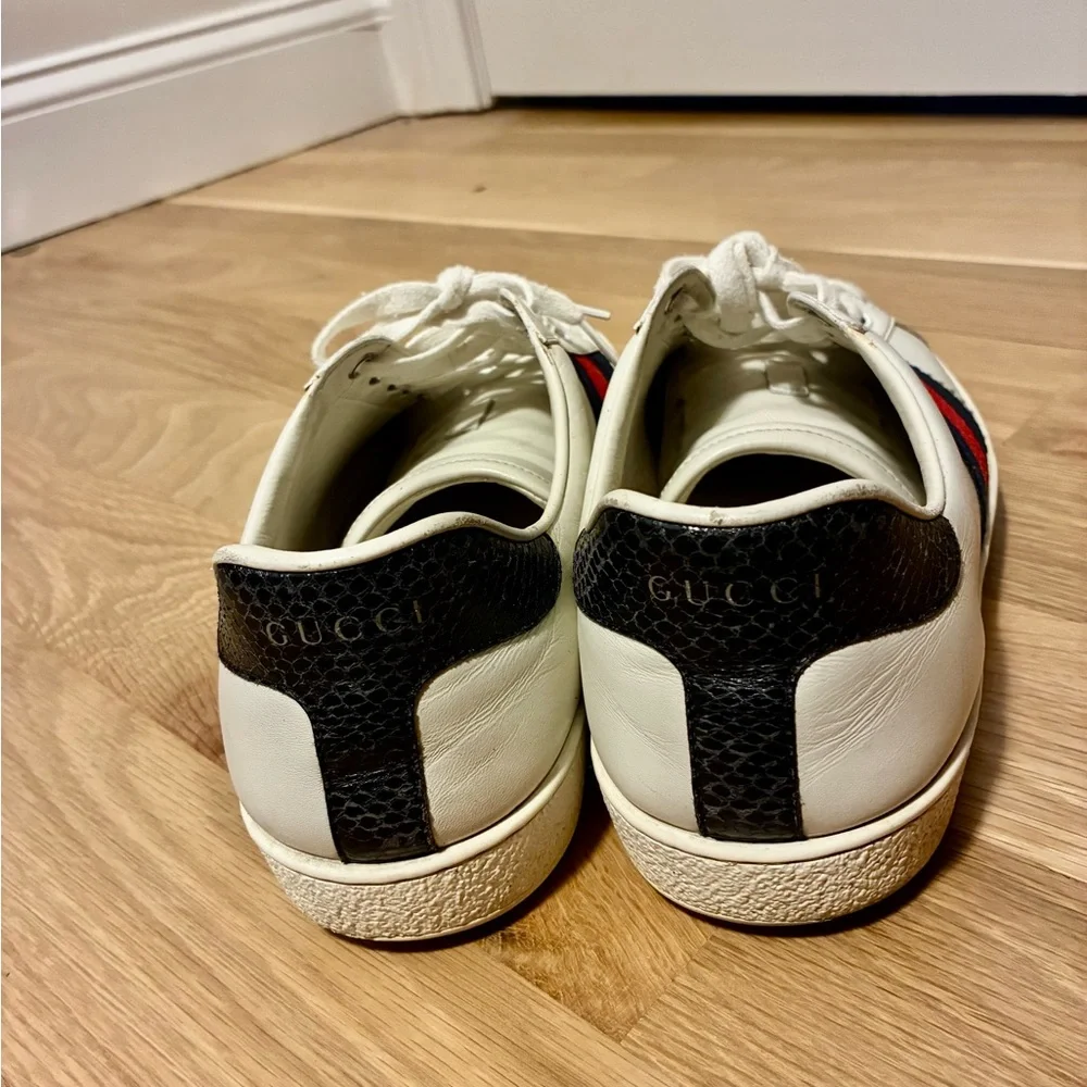 Gucci Men's White Sneakers with Black and Red Stripes - Picture 4 of 7